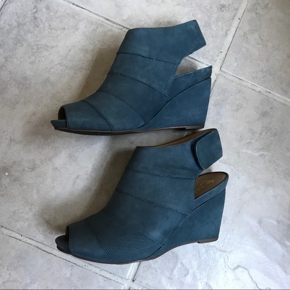 Earthies Shoes - Earthies Manza peep toe wedge booties